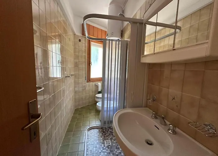 Spacious Flat Close To The *